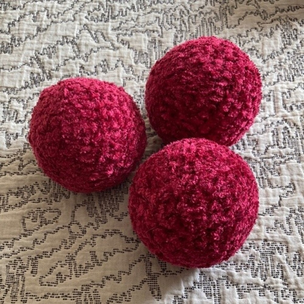 Crochet non squeaky plush pet toy ball durable set of three.